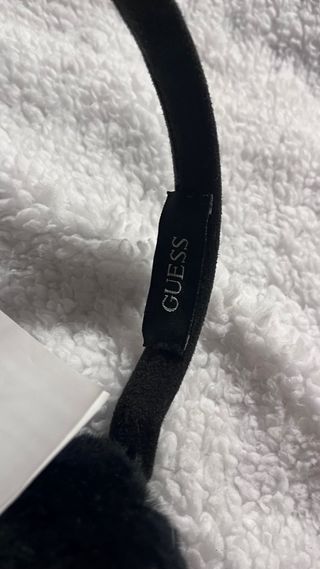 Orejeras Guess Negras