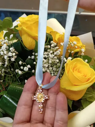 Colgante Cruz Fallera Rosa y dorado