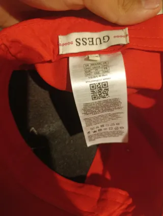 Gorra Guess Roja total mente nueva 0uso