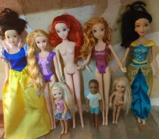 8€. Ciascuna. Barbie Principesse Disney. 6€. Mini