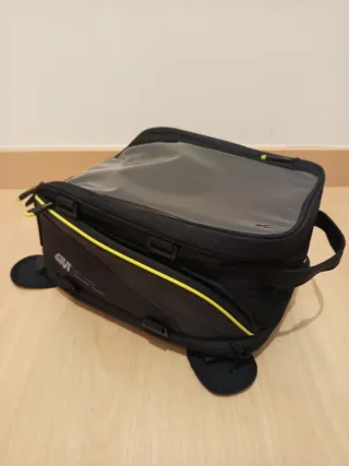 Bolsa negra sobredepósito Givi imantada, 26 litros