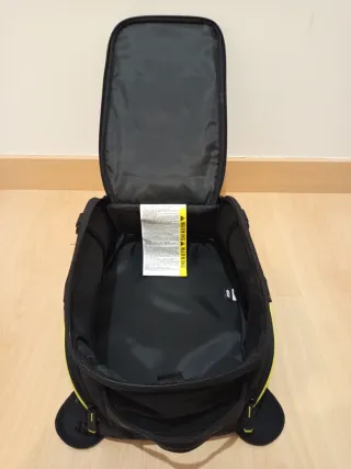 Bolsa negra sobredepósito Givi imantada, 26 litros