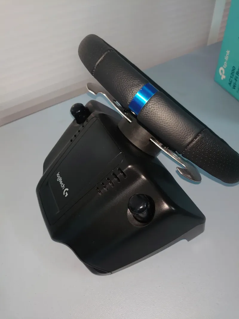Volante Logitech PS y Pedales