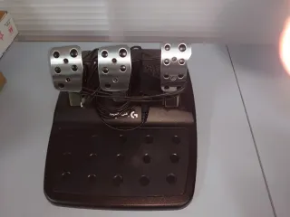 Volante Logitech PS y Pedales