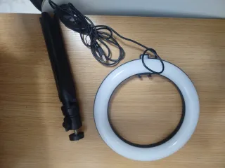 Aro de luz LED con trípode de escritorio