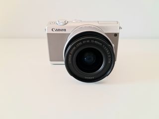 Cámara Canon EOS M100 con caja en perfecto estado