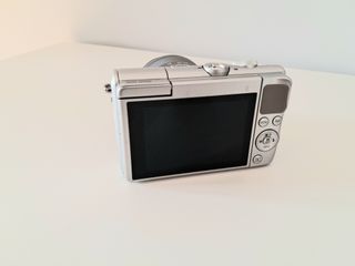 Cámara Canon EOS M100 con caja en perfecto estado