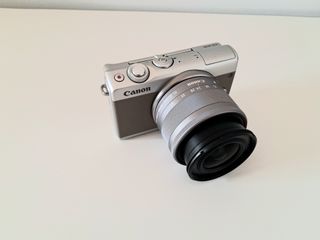 Cámara Canon EOS M100 con caja en perfecto estado