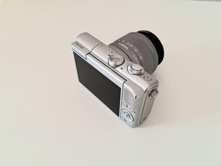 Cámara Canon EOS M100 con caja en perfecto estado