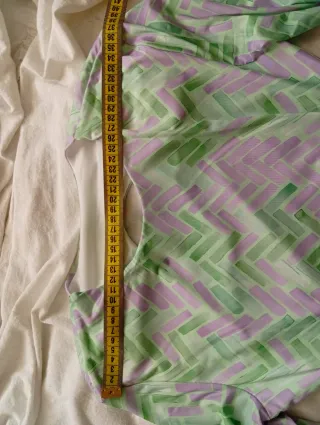 Vestito scollato  corto con stampa geometrica