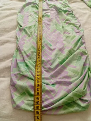 Vestito scollato  corto con stampa geometrica