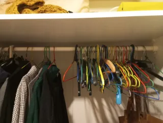 Armario blanco de madera