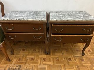 Mesita de noche de madera y mármol