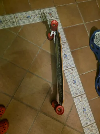 Longboard Tijuana Negro Ruedas Rojas