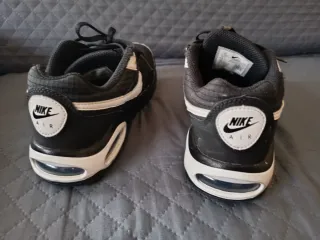Zapatillas Nike niño negras y blancas