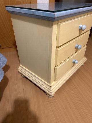 Mesita de noche 3 cajones cristal