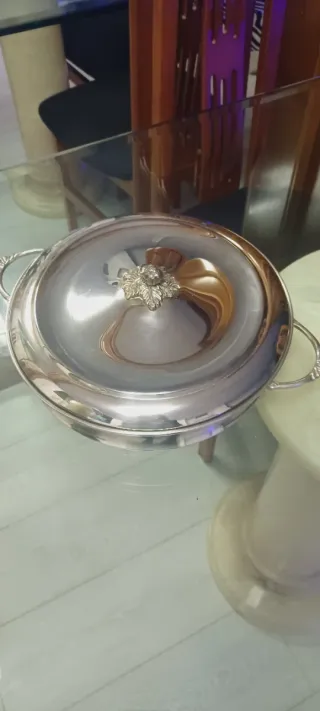 Sopera Latón  Plateada con bandeja para comida