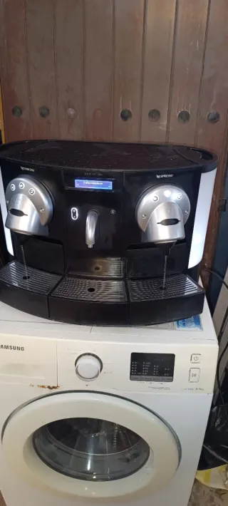 Cafetera Nespresso Gemini 220 Profesional