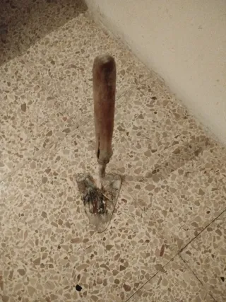 Paleta triangular hierro y madera