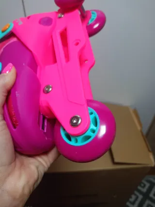 Patines infantiles ajustables rosa y turquesa