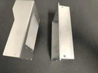 Visera y caja empotrar videoportero Welcome ABB