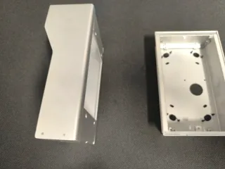 Visera y caja empotrar videoportero Welcome ABB