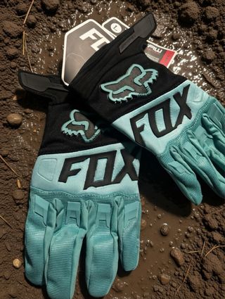 Guantes Fox Negro y Turquesa