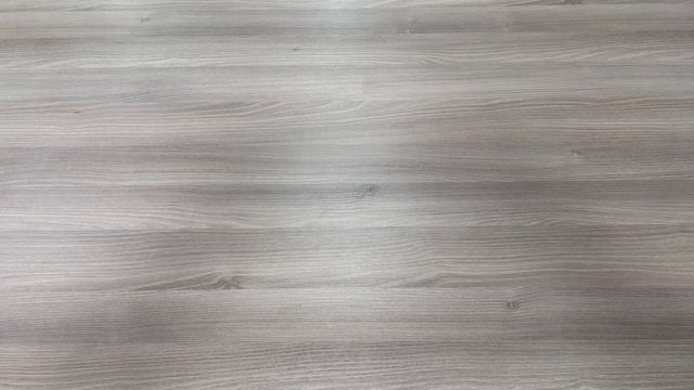 Mesa de despacho madera gris y marrón.