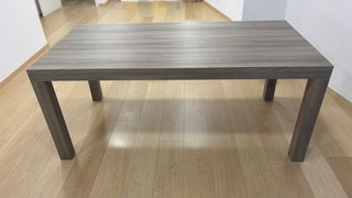 Mesa de despacho madera gris y marrón.