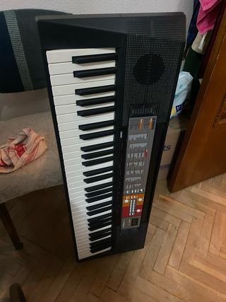 Piano Eléctrico marca Yamaha PSR-F58