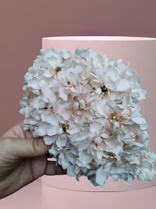 Cappellino per capelli bianco e rosa