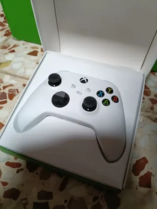 Xbox One Bianca con Mando Robot White