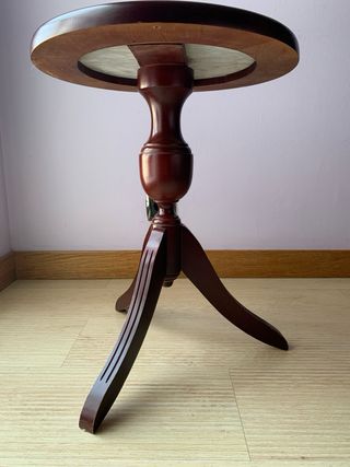 Mesa auxiliar de madera y mármol