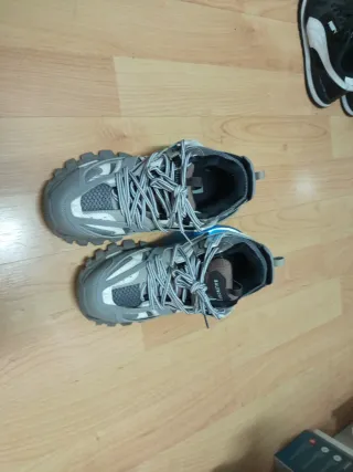 Balenciaga Zapatilla Gris y Blanca