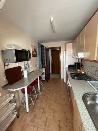 Se alquila habitación en piso de estudiantes