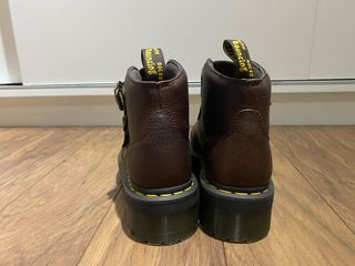 Botas Dr. Martens Marrones con Flores