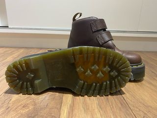 Botas Dr. Martens Marrones con Flores