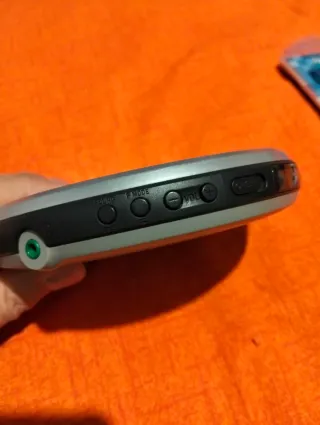 Lettore CD Walkman Sony D-EJ011 + Auricolari