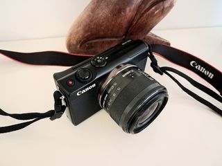 Cámara Canon EOS M100 con objetivo del kit