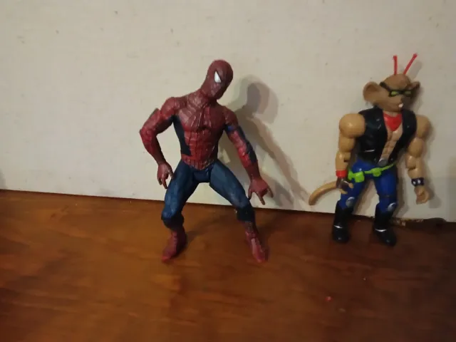 Lote 3 figuras acción Spiderman y más