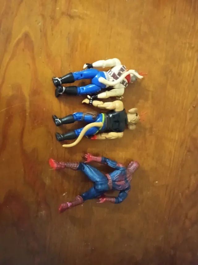 Lote 3 figuras acción Spiderman y más