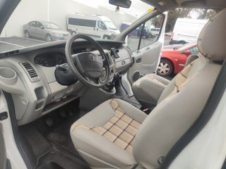 Furgoneta camper. Nissan Primastar