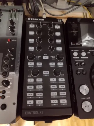 Controlador DJ Traktor Kontrol X1