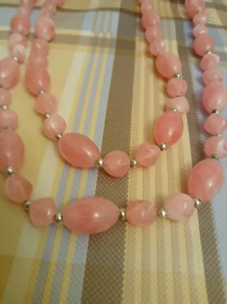 Collar de cuentas rosa