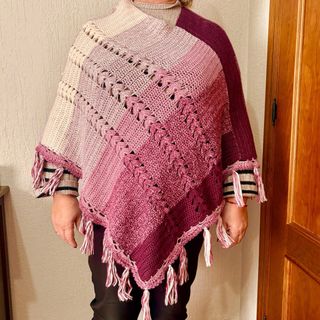 Poncho artesanal de lana hecho a mano