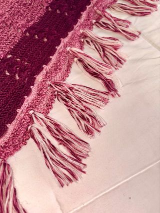 Poncho artesanal de lana hecho a mano