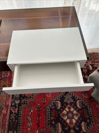 Mesita de noche flotante blanca