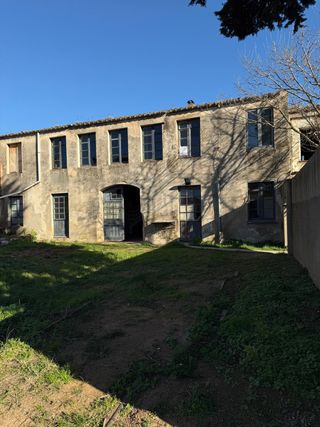 Preciosa fábrica de corcho + masia con jardin