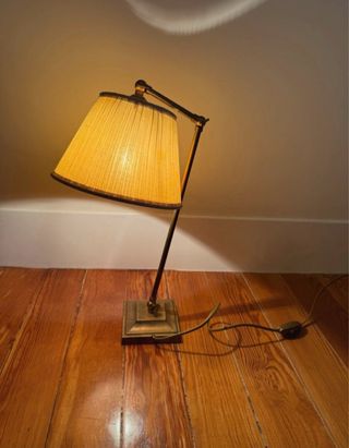 Lámpara de mesa antigua metal dorada