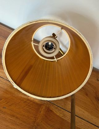 Lámpara de mesa antigua metal dorada